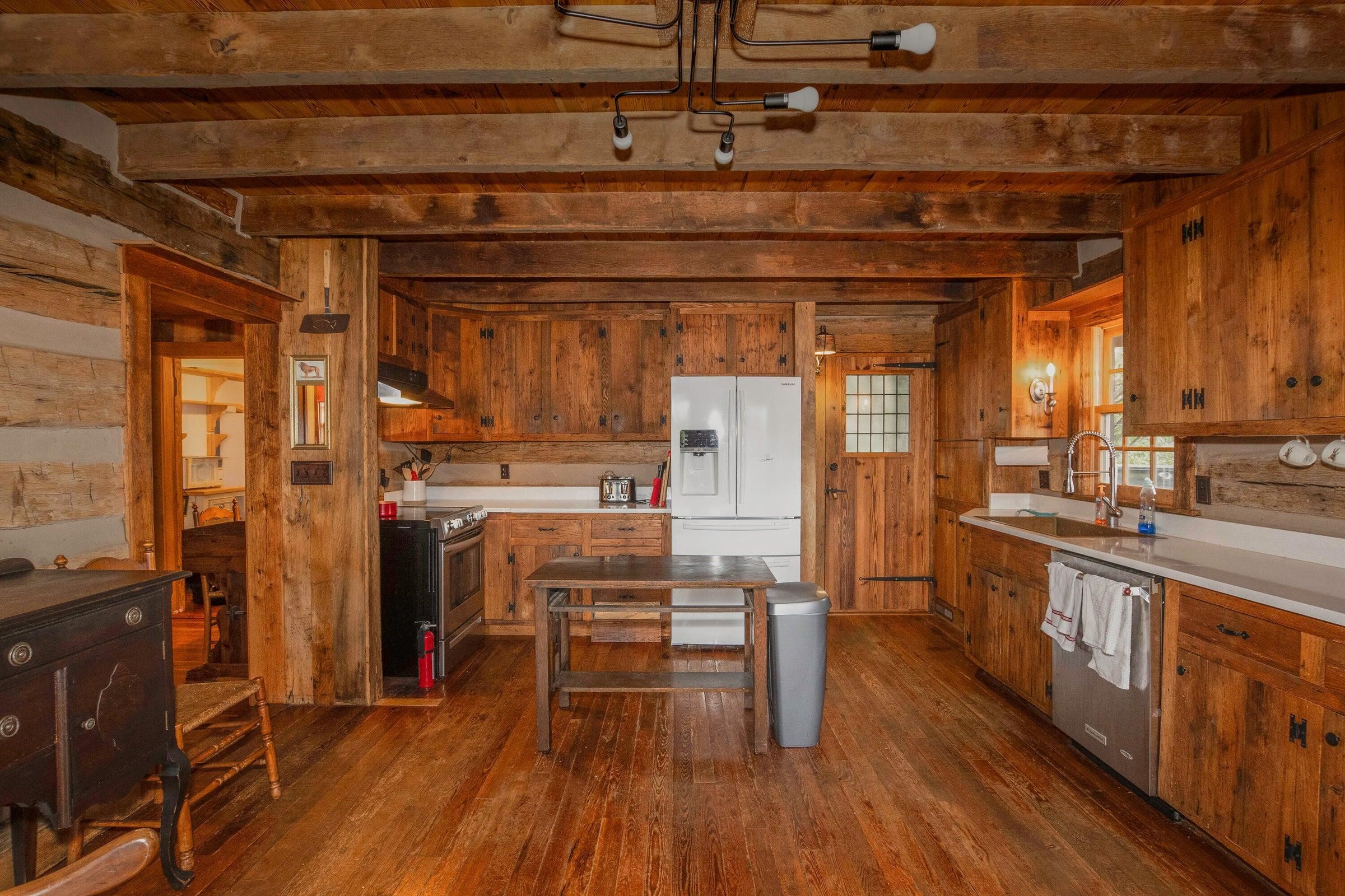 Spacious kitchen. Entertain the entire family or host parties!