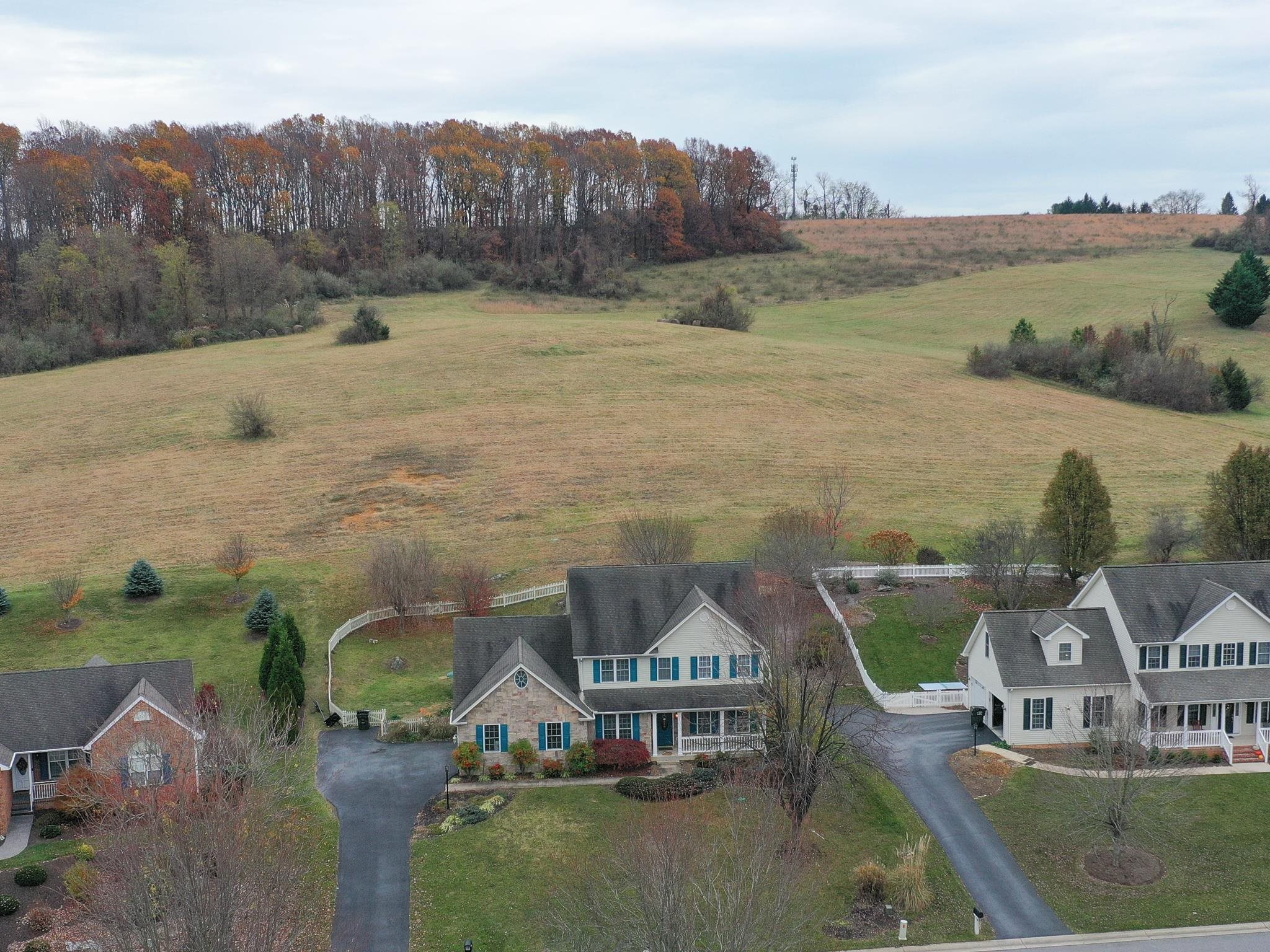 21 FAIRFIELD DR, STAUNTON, Virginia 24401, 4 Bedrooms Bedrooms, ,2 BathroomsBathrooms,Residential,21 FAIRFIELD DR,658995 MLS # 658995