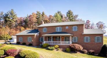 14620 HOPKINS GAP RD, FULKS RUN, Virginia 22830, 5 Bedrooms Bedrooms, ,4 BathroomsBathrooms,Residential,14620 HOPKINS GAP RD,659011 MLS # 659011