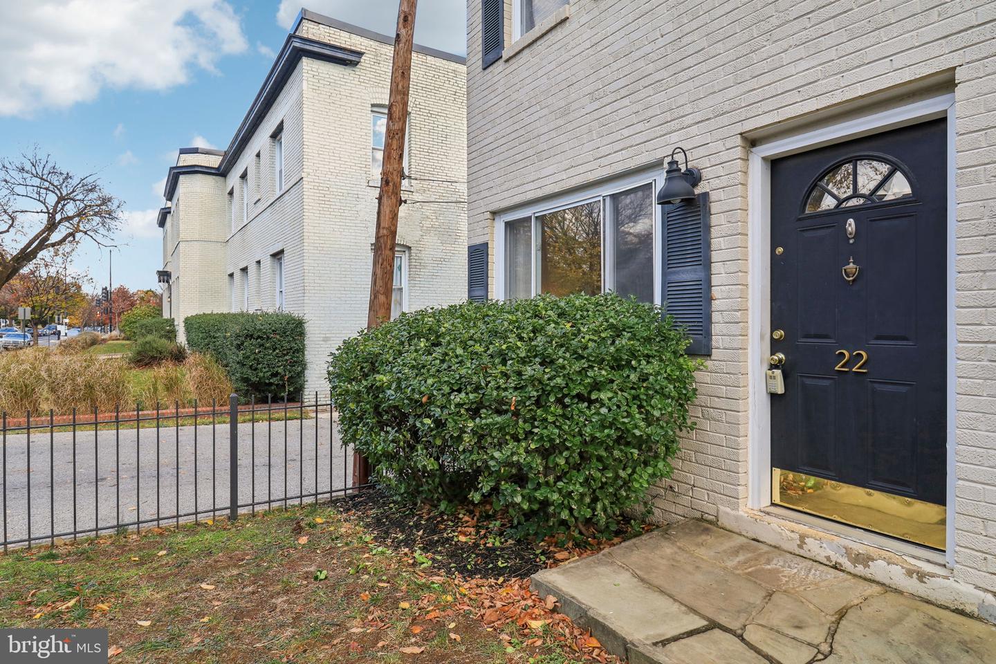 22 17TH ST SE, WASHINGTON, District Of Columbia 20003, 1 Bedroom Bedrooms, ,1 BathroomBathrooms,Residential,For sale,22 17TH ST SE,DCDC2169062 MLS # DCDC2169062