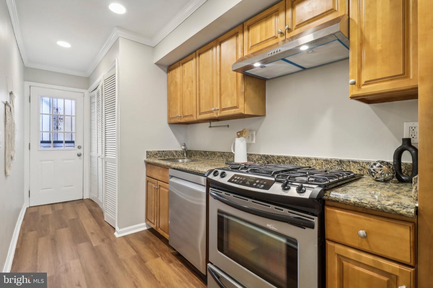 22 17TH ST SE, WASHINGTON, District Of Columbia 20003, 1 Bedroom Bedrooms, ,1 BathroomBathrooms,Residential,For sale,22 17TH ST SE,DCDC2169062 MLS # DCDC2169062