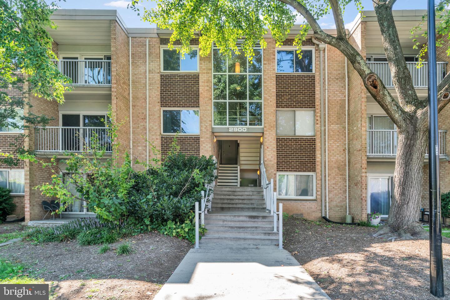 2900 KINGS CHAPEL RD #9, FALLS CHURCH, Virginia 22042, 3 Bedrooms Bedrooms, ,2 BathroomsBathrooms,Residential,For sale,2900 KINGS CHAPEL RD #9,VAFX2210686 MLS # VAFX2210686