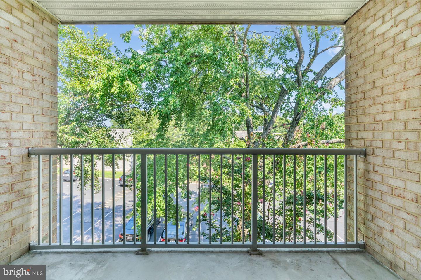 2900 KINGS CHAPEL RD #9, FALLS CHURCH, Virginia 22042, 3 Bedrooms Bedrooms, ,2 BathroomsBathrooms,Residential,For sale,2900 KINGS CHAPEL RD #9,VAFX2210686 MLS # VAFX2210686