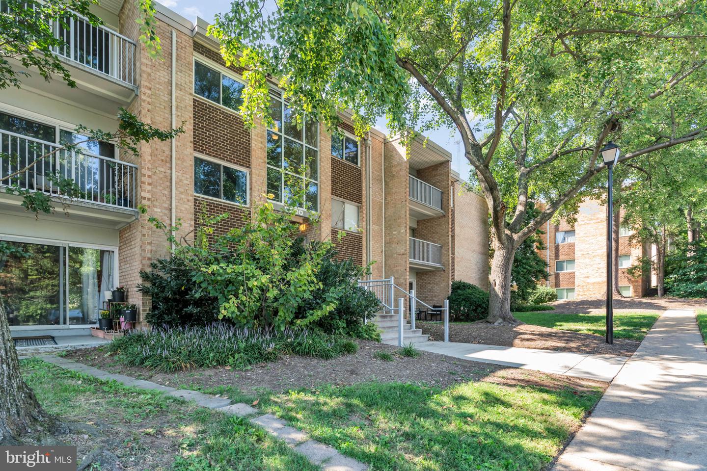 2900 KINGS CHAPEL RD #9, FALLS CHURCH, Virginia 22042, 3 Bedrooms Bedrooms, ,2 BathroomsBathrooms,Residential,For sale,2900 KINGS CHAPEL RD #9,VAFX2210686 MLS # VAFX2210686