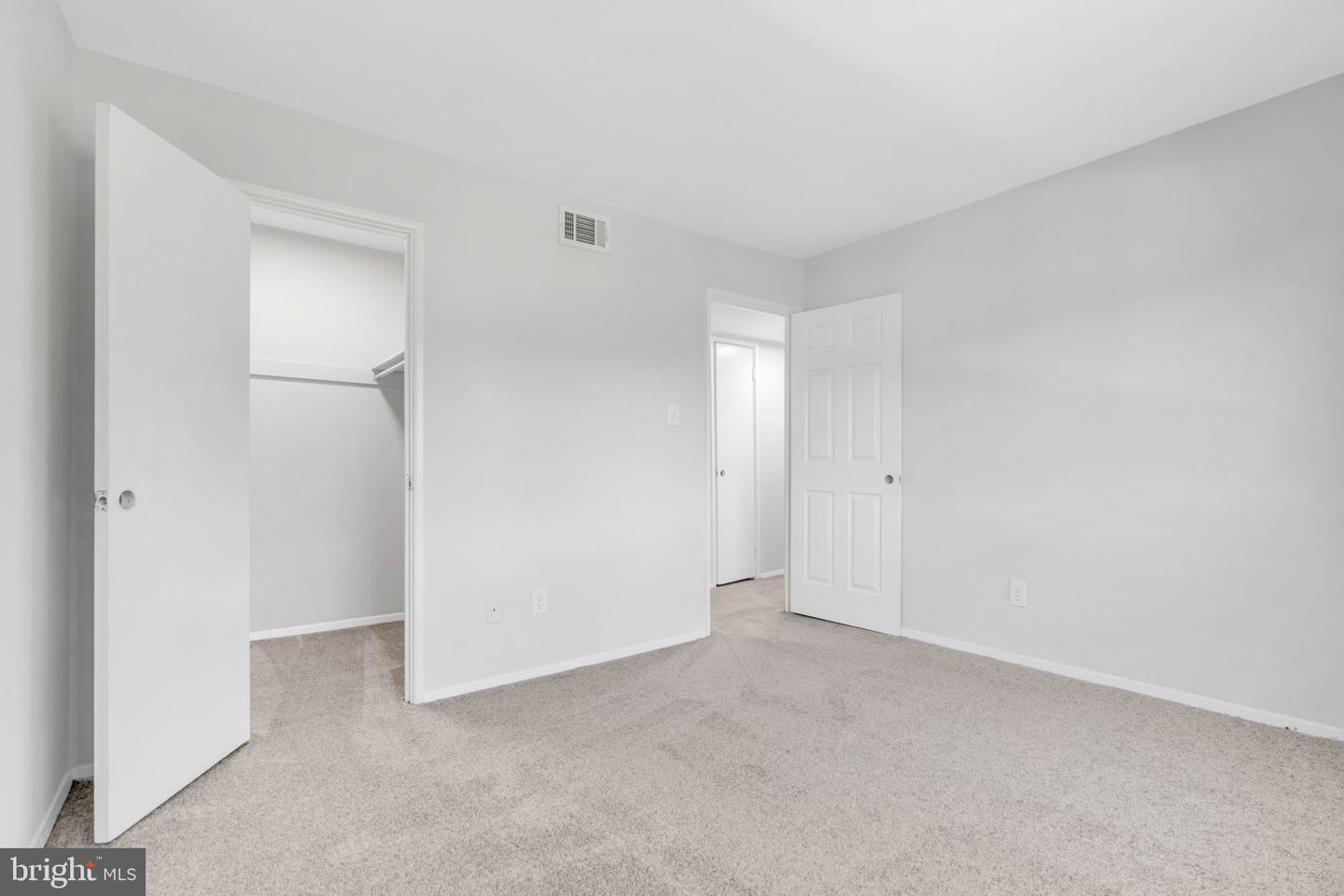 2900 KINGS CHAPEL RD #9, FALLS CHURCH, Virginia 22042, 3 Bedrooms Bedrooms, ,2 BathroomsBathrooms,Residential,For sale,2900 KINGS CHAPEL RD #9,VAFX2210686 MLS # VAFX2210686