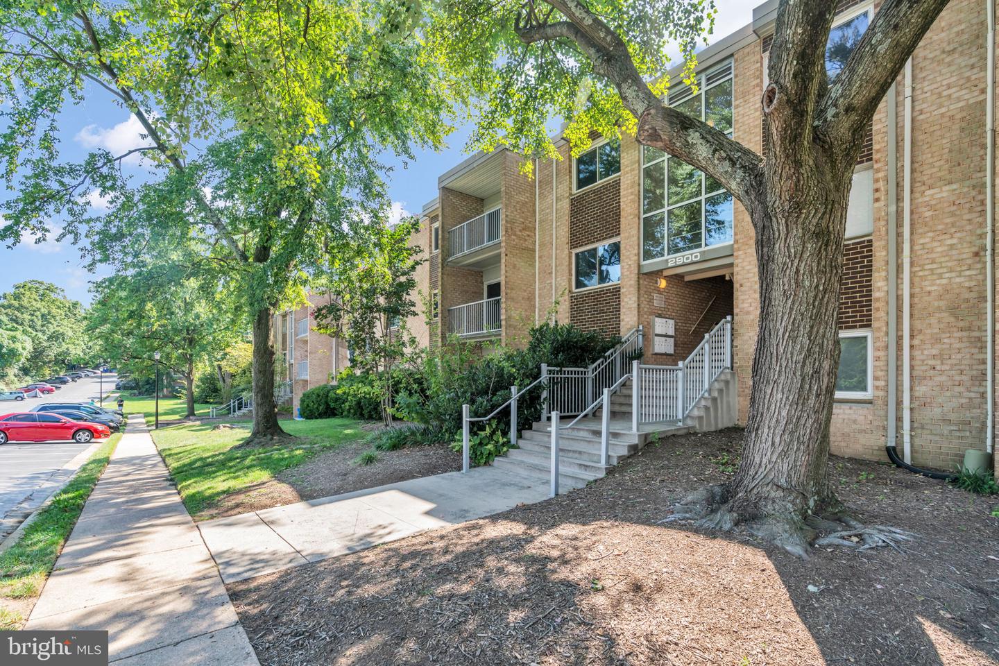 2900 KINGS CHAPEL RD #9, FALLS CHURCH, Virginia 22042, 3 Bedrooms Bedrooms, ,2 BathroomsBathrooms,Residential,For sale,2900 KINGS CHAPEL RD #9,VAFX2210686 MLS # VAFX2210686