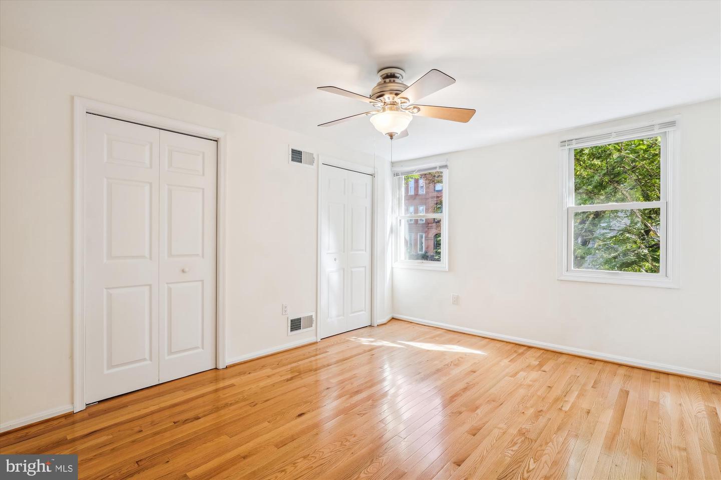 128 11TH ST NE, WASHINGTON, District Of Columbia 20002, 3 Bedrooms Bedrooms, ,1 BathroomBathrooms,Residential,For sale,128 11TH ST NE,DCDC2164002 MLS # DCDC2164002