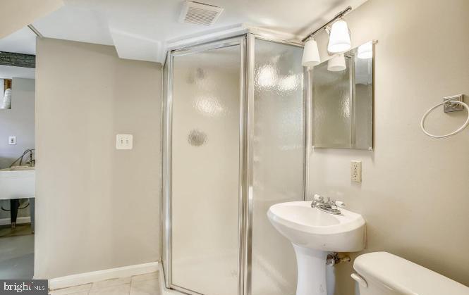 2610 S TROY ST, ARLINGTON, Virginia 22206, 2 Bedrooms Bedrooms, ,2 BathroomsBathrooms,Residential,For sale,2610 S TROY ST,VAAR2050554 MLS # VAAR2050554