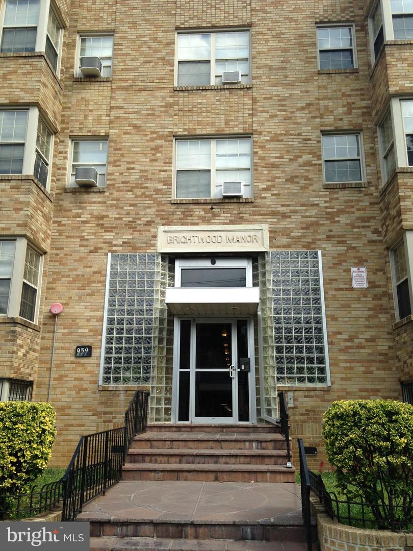 939 LONGFELLOW ST NW #2, WASHINGTON, District Of Columbia 20011, 1 Bedroom Bedrooms, ,1 BathroomBathrooms,Residential,For sale,939 LONGFELLOW ST NW #2,DCDC2169908 MLS # DCDC2169908