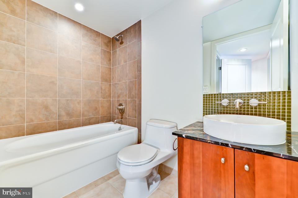 1025 1ST ST SE #415, WASHINGTON, District Of Columbia 20003, 2 Bedrooms Bedrooms, ,2 BathroomsBathrooms,Residential,For sale,1025 1ST ST SE #415,DCDC2169918 MLS # DCDC2169918