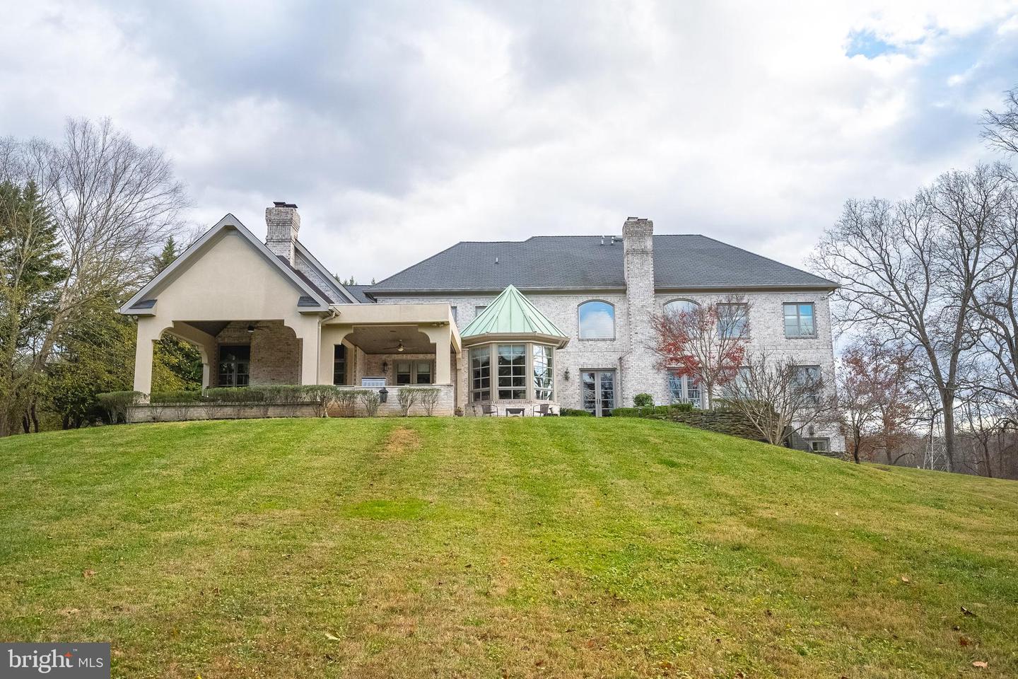 9832 CLARKS CROSSING RD, VIENNA, Virginia 22182, 5 Bedrooms Bedrooms, ,6 BathroomsBathrooms,Residential,For sale,9832 CLARKS CROSSING RD,VAFX2210340 MLS # VAFX2210340