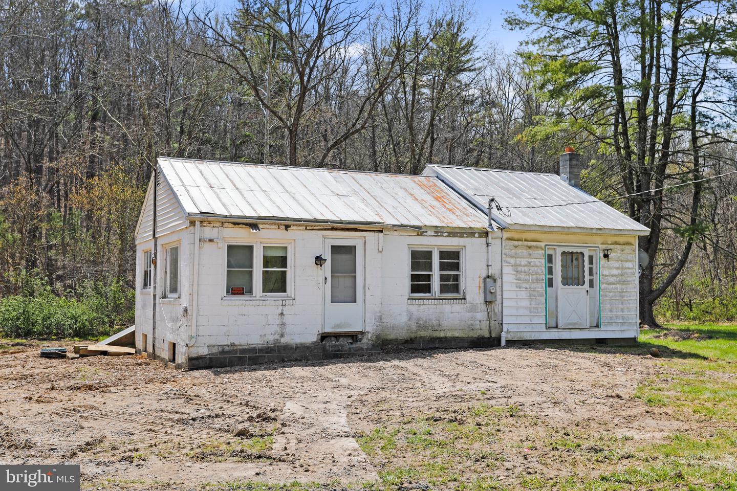 887 GAP RD, STRASBURG, Virginia 22657, 3 Bedrooms Bedrooms, ,1 BathroomBathrooms,Residential,For sale,887 GAP RD,VASH2009804 MLS # VASH2009804