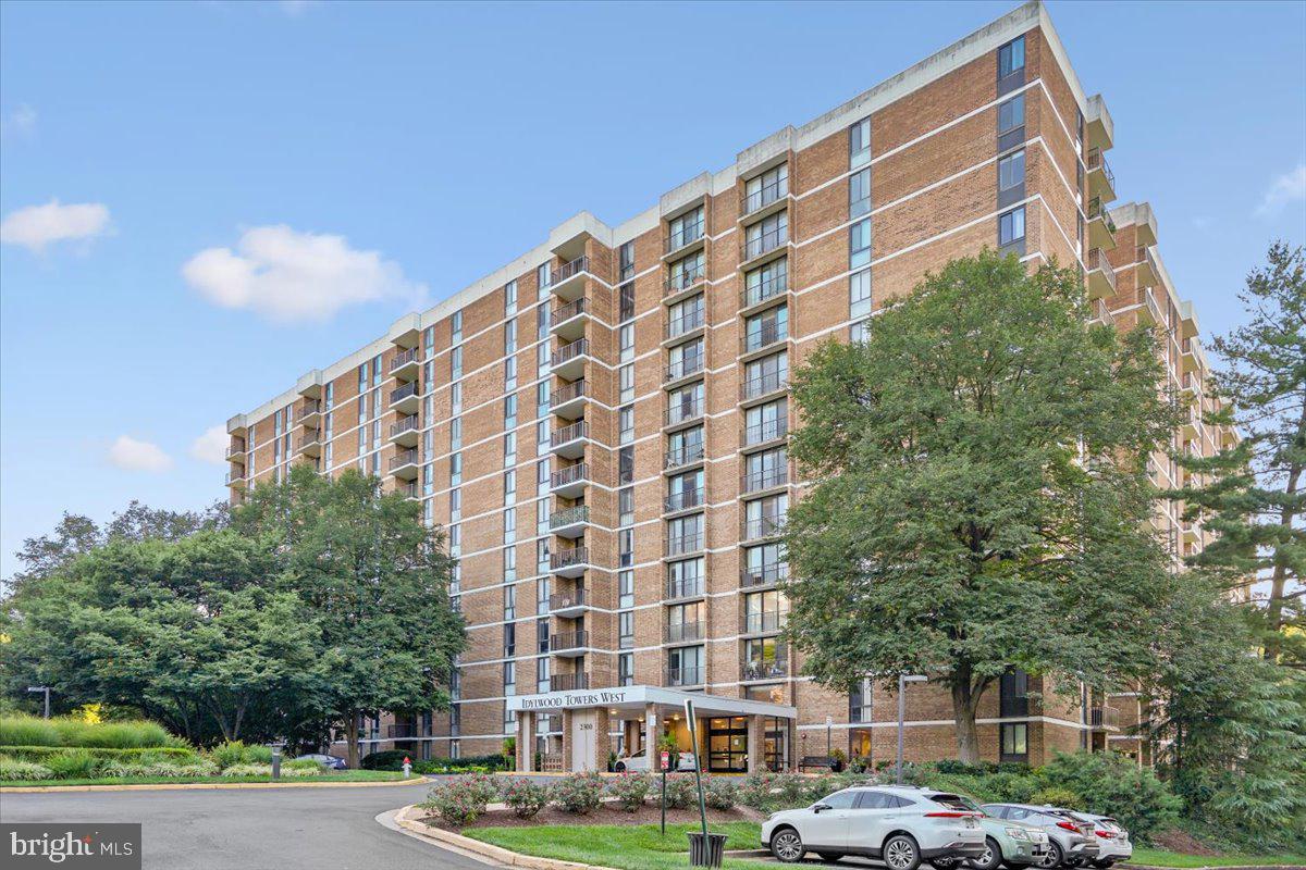 2300 PIMMIT DR #414, FALLS CHURCH, Virginia 22043, 2 Bedrooms Bedrooms, ,2 BathroomsBathrooms,Residential,For sale,2300 PIMMIT DR #414,VAFX2200332 MLS # VAFX2200332