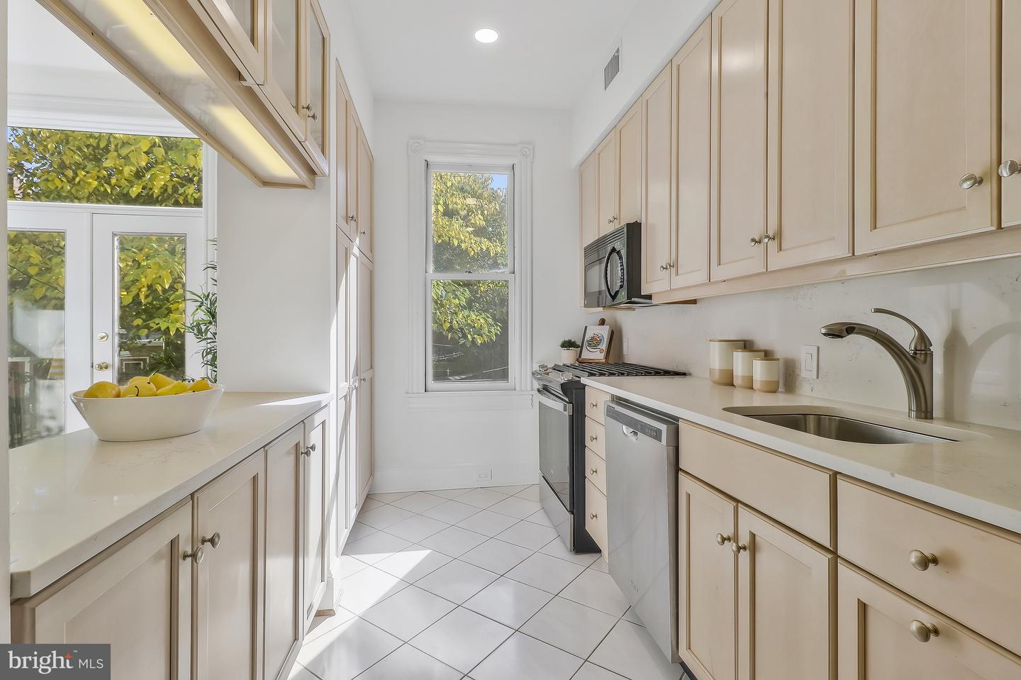 303 C ST SE, WASHINGTON, District Of Columbia 20003, 3 Bedrooms Bedrooms, ,2 BathroomsBathrooms,Residential,For sale,303 C ST SE,DCDC2163564 MLS # DCDC2163564