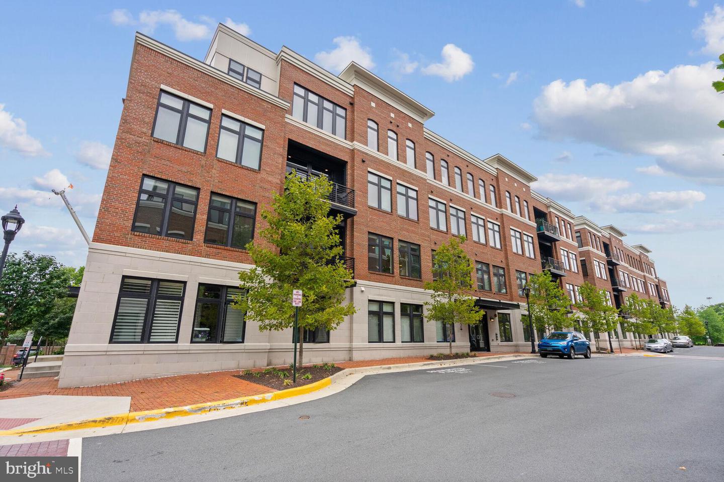 2 STATIONMASTER ST SE #201, LEESBURG, Virginia 20175, 2 Bedrooms Bedrooms, ,2 BathroomsBathrooms,Residential,For sale,2 STATIONMASTER ST SE #201,VALO2078898 MLS # VALO2078898