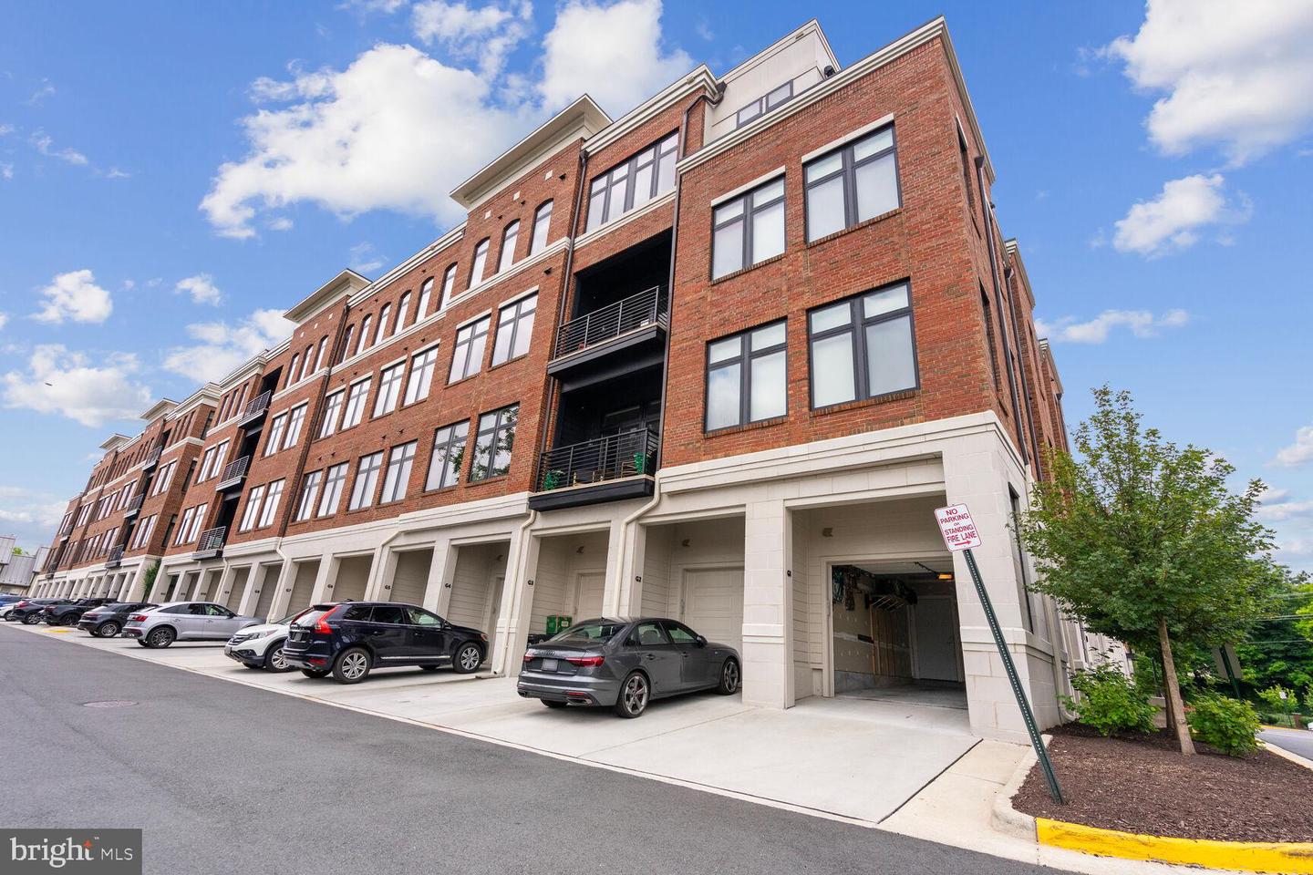 2 STATIONMASTER ST SE #201, LEESBURG, Virginia 20175, 2 Bedrooms Bedrooms, ,2 BathroomsBathrooms,Residential,For sale,2 STATIONMASTER ST SE #201,VALO2078898 MLS # VALO2078898