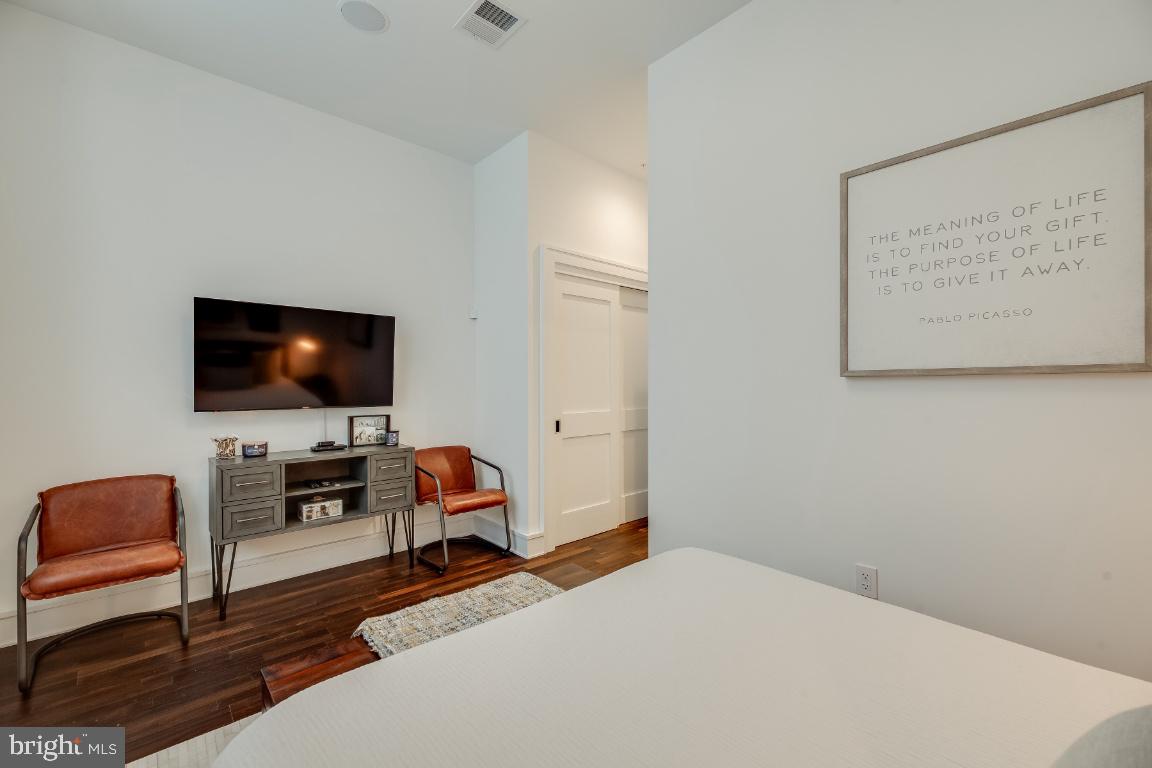 609 MARYLAND AVE NE #4, WASHINGTON, District Of Columbia 20002, 4 Bedrooms Bedrooms, ,4 BathroomsBathrooms,Residential,For sale,609 MARYLAND AVE NE #4,DCDC2168874 MLS # DCDC2168874