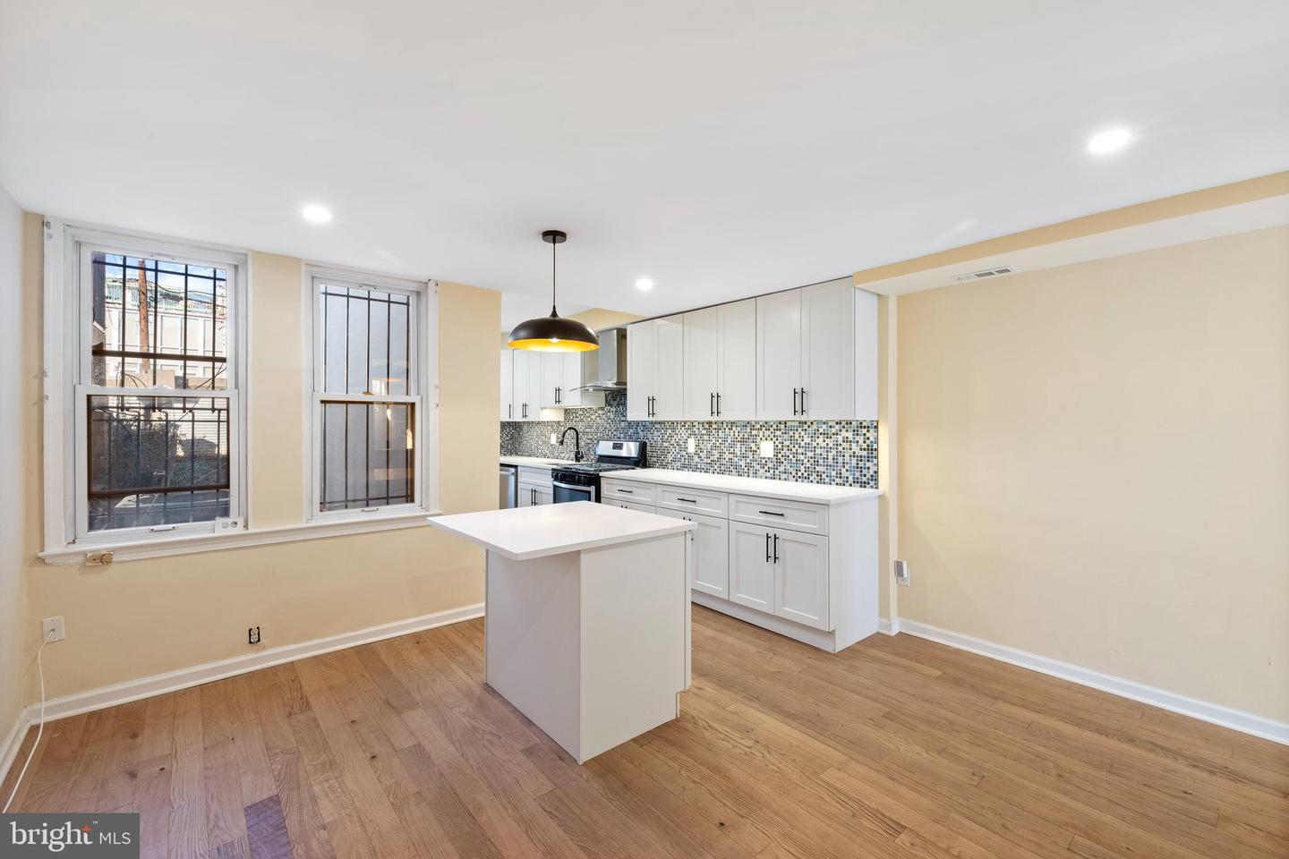 425 RIDGE ST NW, WASHINGTON, District Of Columbia 20001, 2 Bedrooms Bedrooms, ,1 BathroomBathrooms,Residential,For sale,425 RIDGE ST NW,DCDC2169826 MLS # DCDC2169826