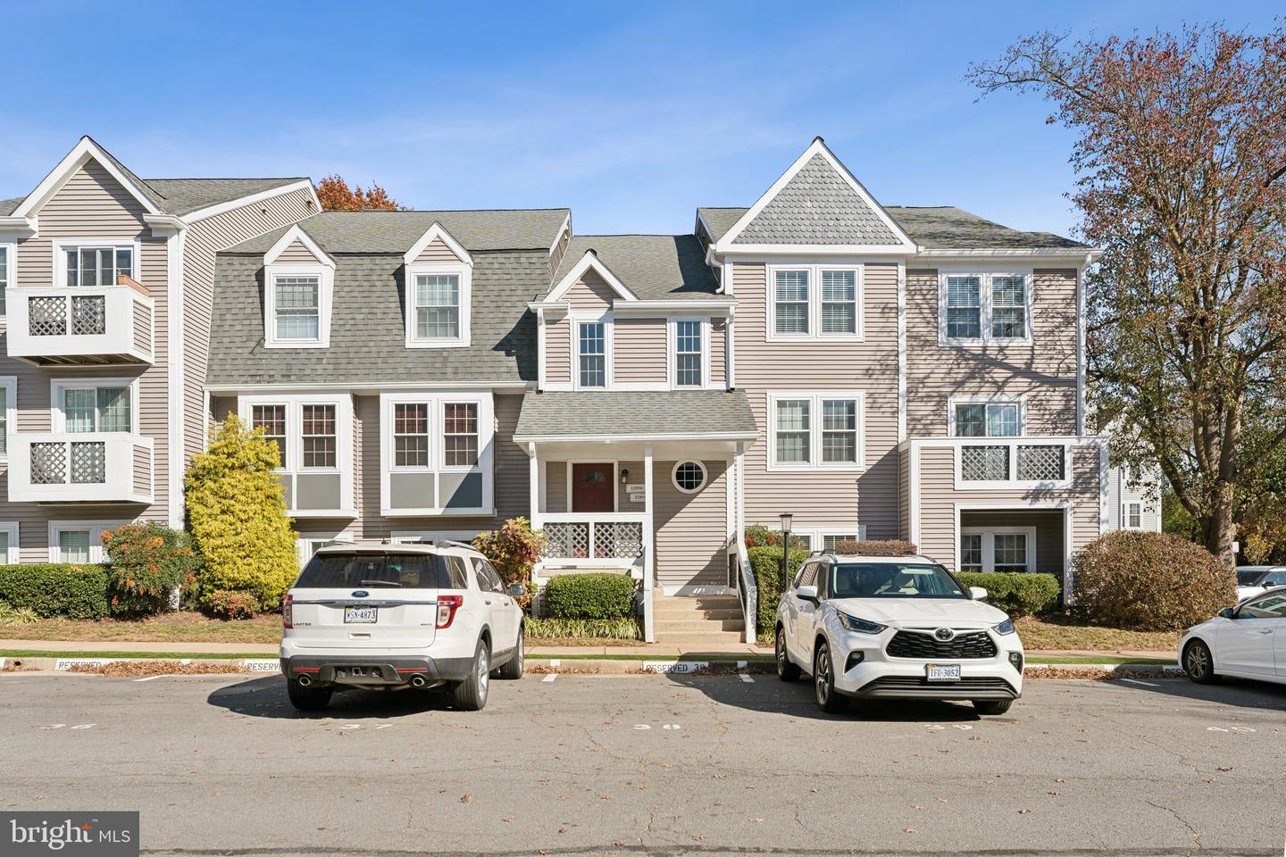 12896-A GRAYS POINTE RD #12896A, FAIRFAX, Virginia 22033, 2 Bedrooms Bedrooms, ,2 BathroomsBathrooms,Residential,For sale,12896-A GRAYS POINTE RD #12896A,VAFX2209302 MLS # VAFX2209302