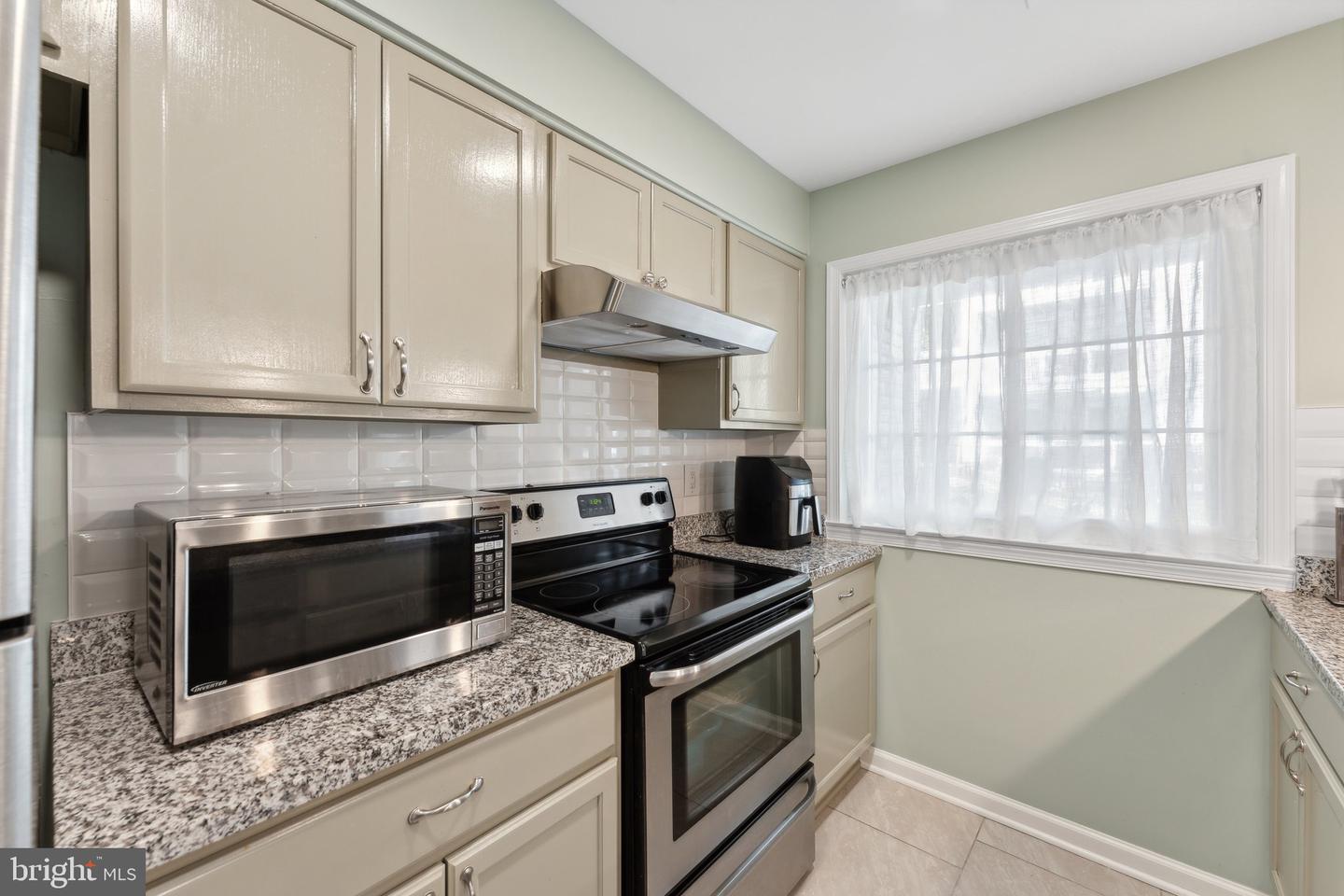 12896-A GRAYS POINTE RD #12896A, FAIRFAX, Virginia 22033, 2 Bedrooms Bedrooms, ,2 BathroomsBathrooms,Residential,For sale,12896-A GRAYS POINTE RD #12896A,VAFX2209302 MLS # VAFX2209302