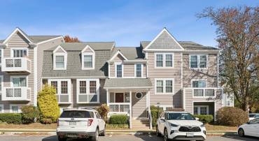 12896-A GRAYS POINTE RD #12896A, FAIRFAX, Virginia 22033, 2 Bedrooms Bedrooms, ,2 BathroomsBathrooms,Residential,For sale,12896-A GRAYS POINTE RD #12896A,VAFX2209302 MLS # VAFX2209302