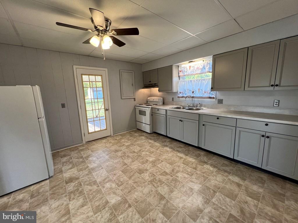 7614 RIVER RD, LANCASTER, Virginia 22503, 2 Bedrooms Bedrooms, ,1 BathroomBathrooms,Residential,For sale,7614 RIVER RD,VALV2000624 MLS # VALV2000624