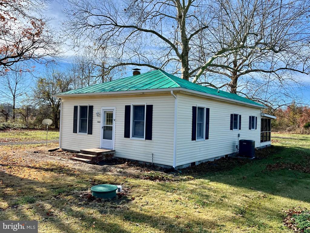 7614 RIVER RD, LANCASTER, Virginia 22503, 2 Bedrooms Bedrooms, ,1 BathroomBathrooms,Residential,For sale,7614 RIVER RD,VALV2000624 MLS # VALV2000624