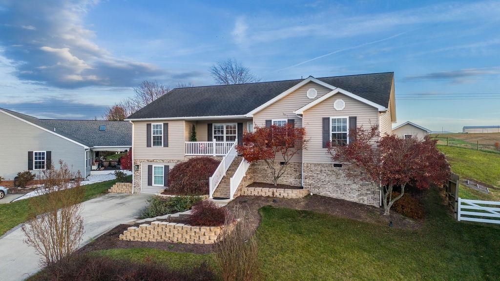 135 FALCON LN, WEYERS CAVE, Virginia 24486, 4 Bedrooms Bedrooms, ,2 BathroomsBathrooms,Residential,135 FALCON LN,659092 MLS # 659092