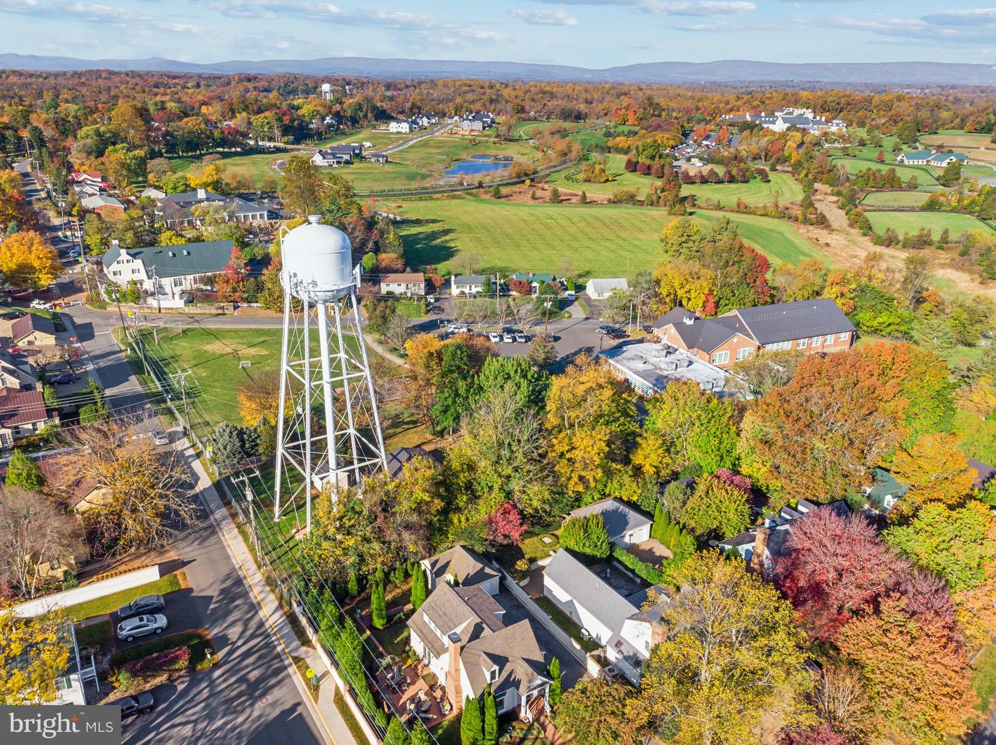 2 CHINN LN, MIDDLEBURG, Virginia 20117, 3 Bedrooms Bedrooms, 9 Rooms Rooms,3 BathroomsBathrooms,Residential,For sale,2 CHINN LN,VALO2081982 MLS # VALO2081982