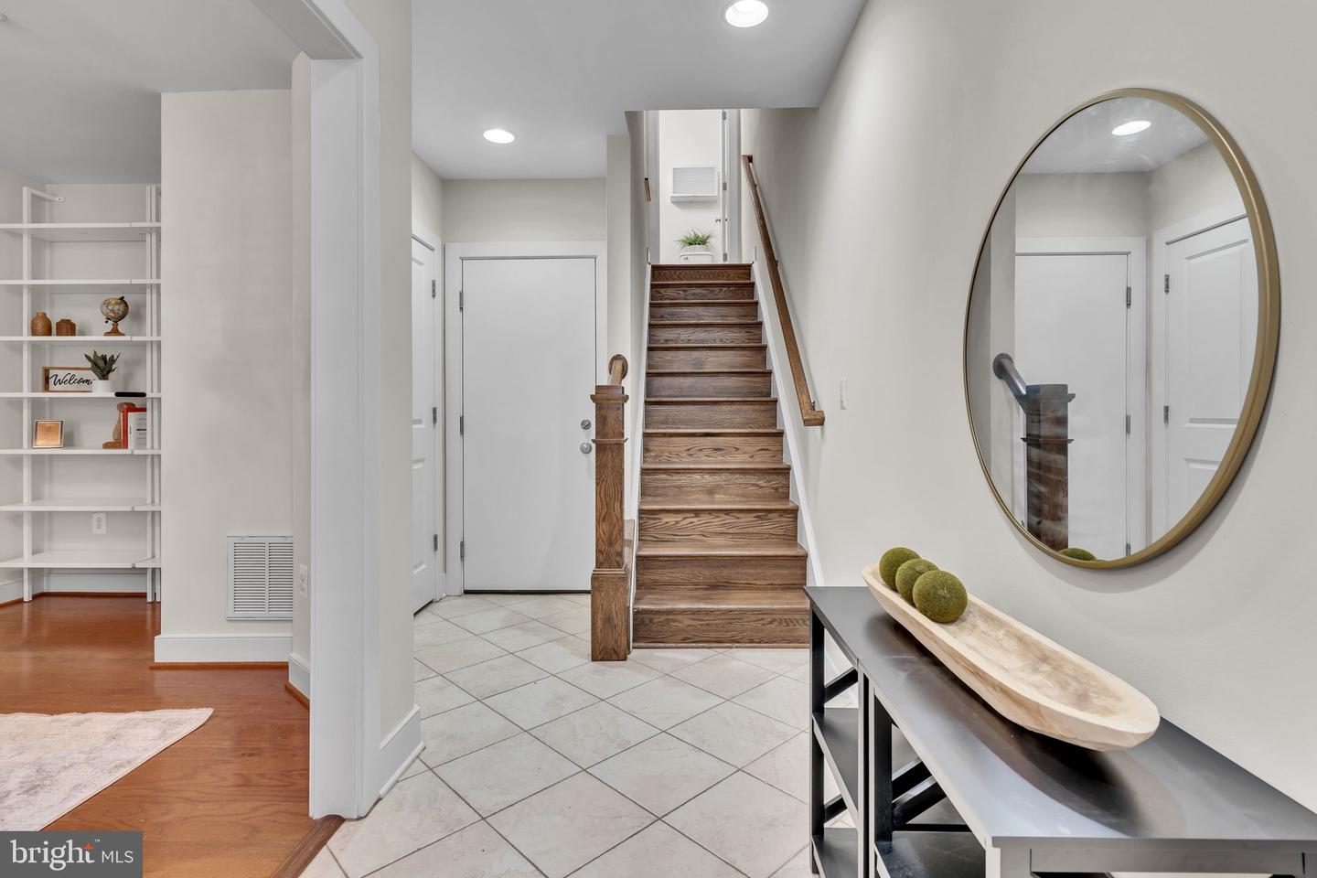 927 N ALFRED ST, ALEXANDRIA, Virginia 22314, 3 Bedrooms Bedrooms, ,3 BathroomsBathrooms,Residential,For sale,927 N ALFRED ST,VAAX2039832 MLS # VAAX2039832