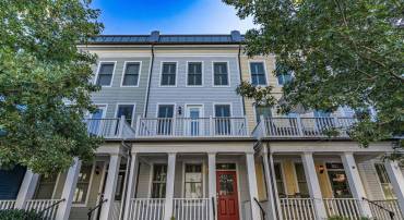 927 N ALFRED ST, ALEXANDRIA, Virginia 22314, 3 Bedrooms Bedrooms, ,3 BathroomsBathrooms,Residential,For sale,927 N ALFRED ST,VAAX2039832 MLS # VAAX2039832