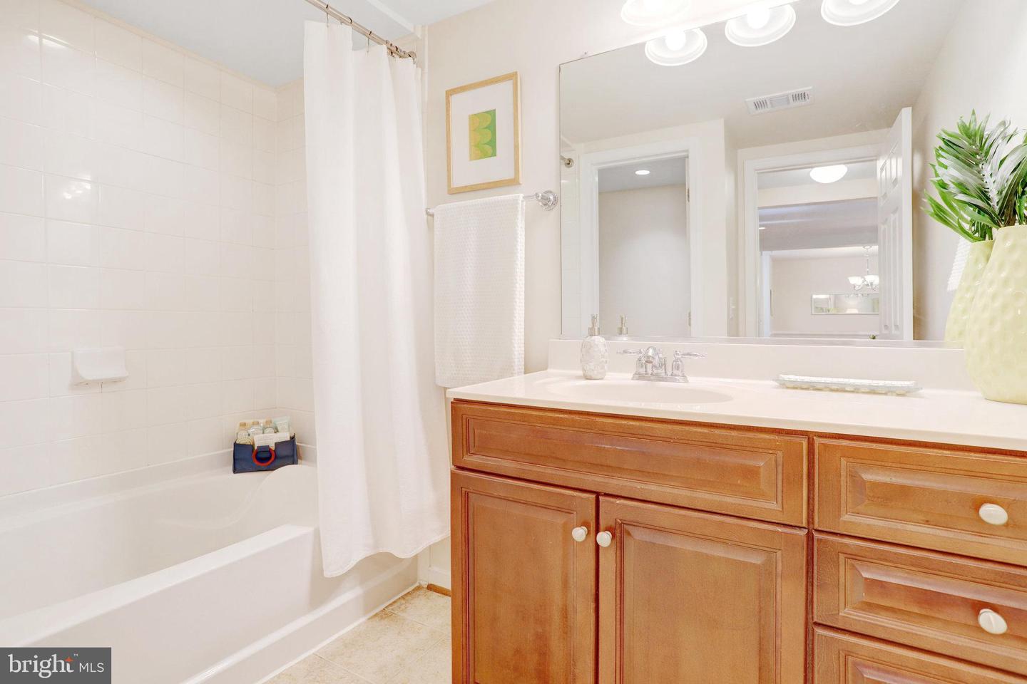 4067 S FOUR MILE RUN DR #102, ARLINGTON, Virginia 22204, 1 Bedroom Bedrooms, ,1 BathroomBathrooms,Residential,For sale,4067 S FOUR MILE RUN DR #102,VAAR2051108 MLS # VAAR2051108