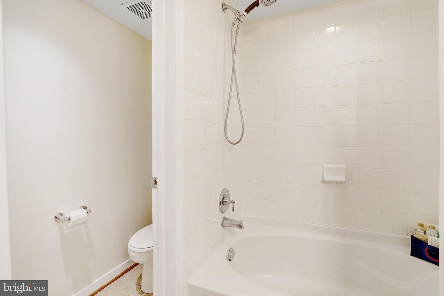 4067 S FOUR MILE RUN DR #102, ARLINGTON, Virginia 22204, 1 Bedroom Bedrooms, ,1 BathroomBathrooms,Residential,For sale,4067 S FOUR MILE RUN DR #102,VAAR2051108 MLS # VAAR2051108