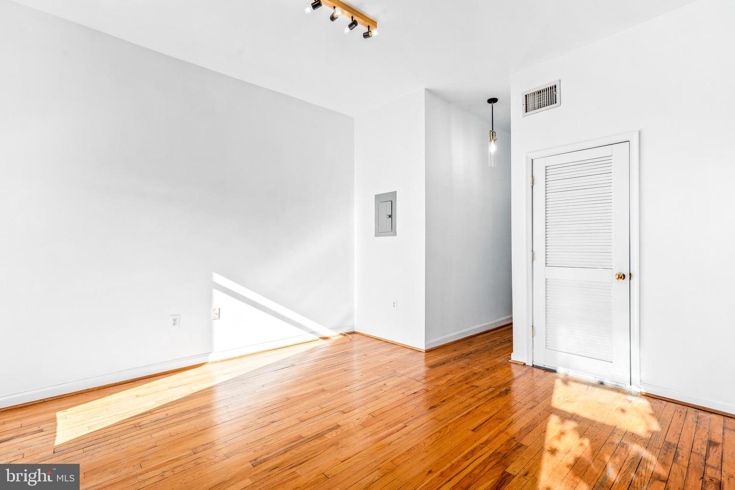 310 M ST NW #4, WASHINGTON, District Of Columbia 20001, 1 Bedroom Bedrooms, ,1 BathroomBathrooms,Residential,For sale,310 M ST NW #4,DCDC2168888 MLS # DCDC2168888