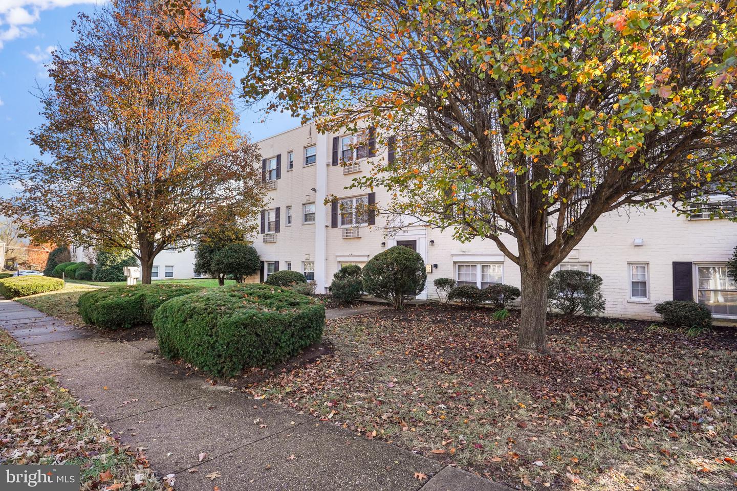 2305 FARRINGTON AVE #01-101, ALEXANDRIA, Virginia 22303, 3 Bedrooms Bedrooms, ,2 BathroomsBathrooms,Residential,For sale,2305 FARRINGTON AVE #01-101,VAFX2211938 MLS # VAFX2211938