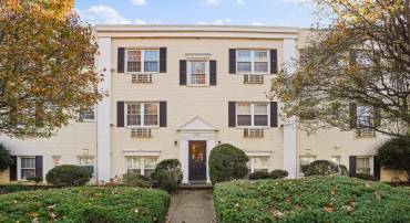 2305 FARRINGTON AVE #01-101, ALEXANDRIA, Virginia 22303, 3 Bedrooms Bedrooms, ,2 BathroomsBathrooms,Residential,For sale,2305 FARRINGTON AVE #01-101,VAFX2211938 MLS # VAFX2211938