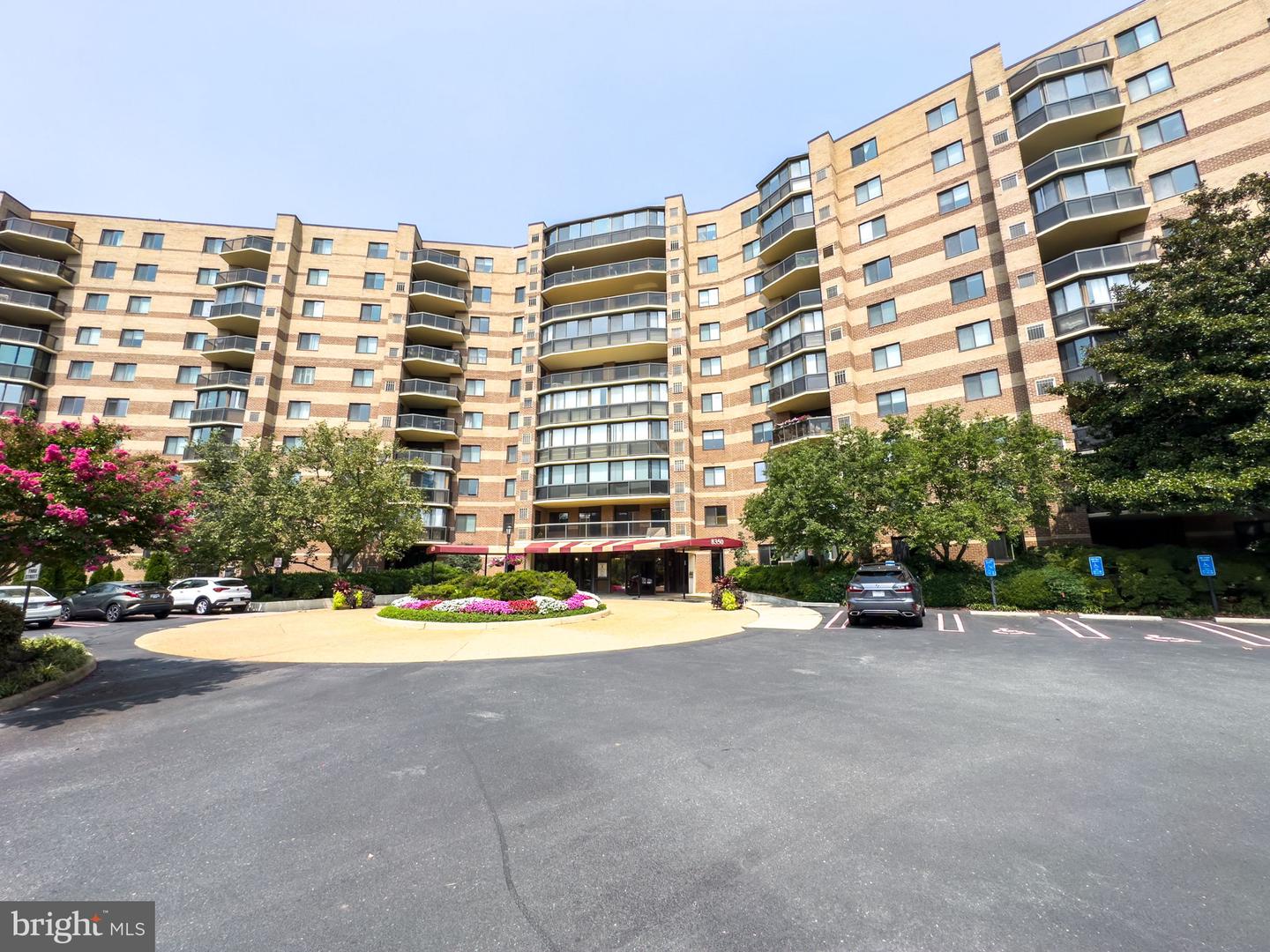 8350 GREENSBORO DR #123, MCLEAN, Virginia 22102, 1 Bedroom Bedrooms, ,1 BathroomBathrooms,Residential,For sale,8350 GREENSBORO DR #123,VAFX2212180 MLS # VAFX2212180