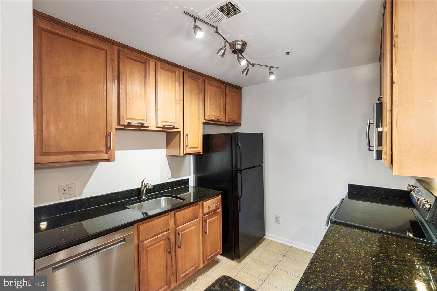 3175 SUMMIT SQUARE DR #5-D7, OAKTON, Virginia 22124, 2 Bedrooms Bedrooms, ,1 BathroomBathrooms,Residential,For sale,3175 SUMMIT SQUARE DR #5-D7,VAFX2211902 MLS # VAFX2211902