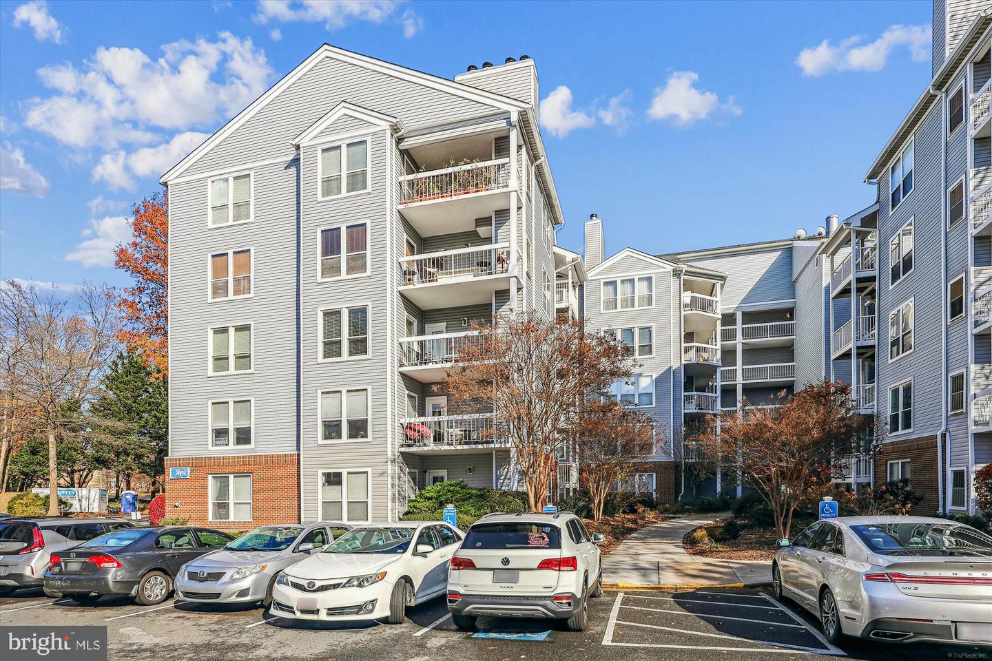 3175 SUMMIT SQUARE DR #5-D7, OAKTON, Virginia 22124, 2 Bedrooms Bedrooms, ,1 BathroomBathrooms,Residential,For sale,3175 SUMMIT SQUARE DR #5-D7,VAFX2211902 MLS # VAFX2211902