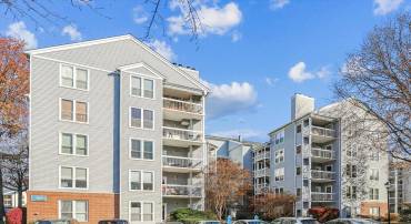 3175 SUMMIT SQUARE DR #5-D7, OAKTON, Virginia 22124, 2 Bedrooms Bedrooms, ,1 BathroomBathrooms,Residential,For sale,3175 SUMMIT SQUARE DR #5-D7,VAFX2211902 MLS # VAFX2211902