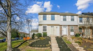 8556 GOLDEN RIDGE CT, LORTON, Virginia 22079, 2 Bedrooms Bedrooms, 8 Rooms Rooms,2 BathroomsBathrooms,Residential,For sale,8556 GOLDEN RIDGE CT,VAFX2212176 MLS # VAFX2212176