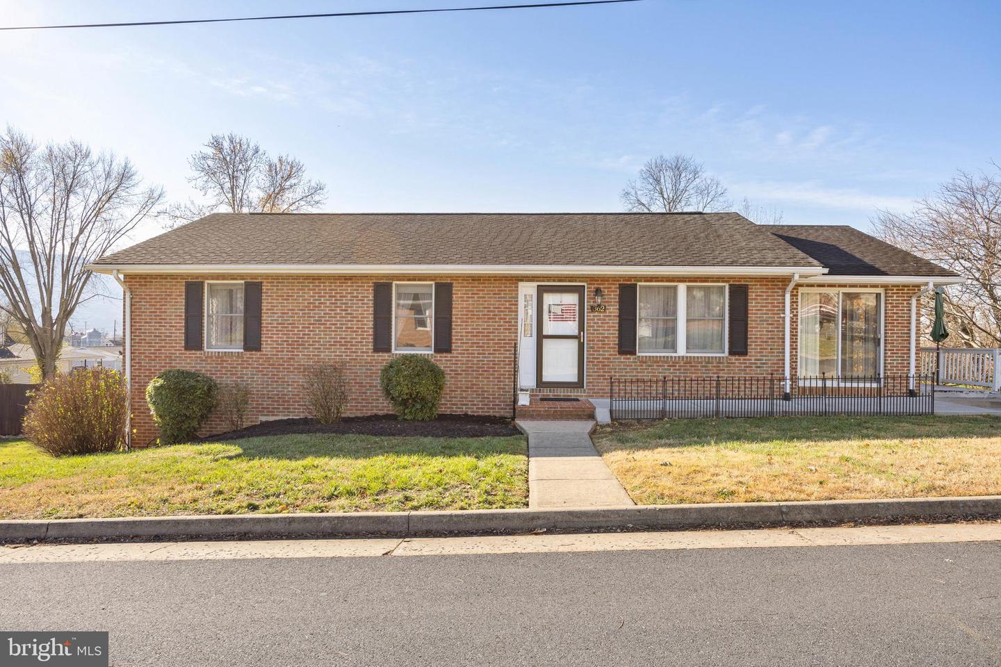 362 LINCOLN ST, STRASBURG, Virginia 22657, 3 Bedrooms Bedrooms, 8 Rooms Rooms,2 BathroomsBathrooms,Residential,For sale,362 LINCOLN ST,VASH2009906 MLS # VASH2009906