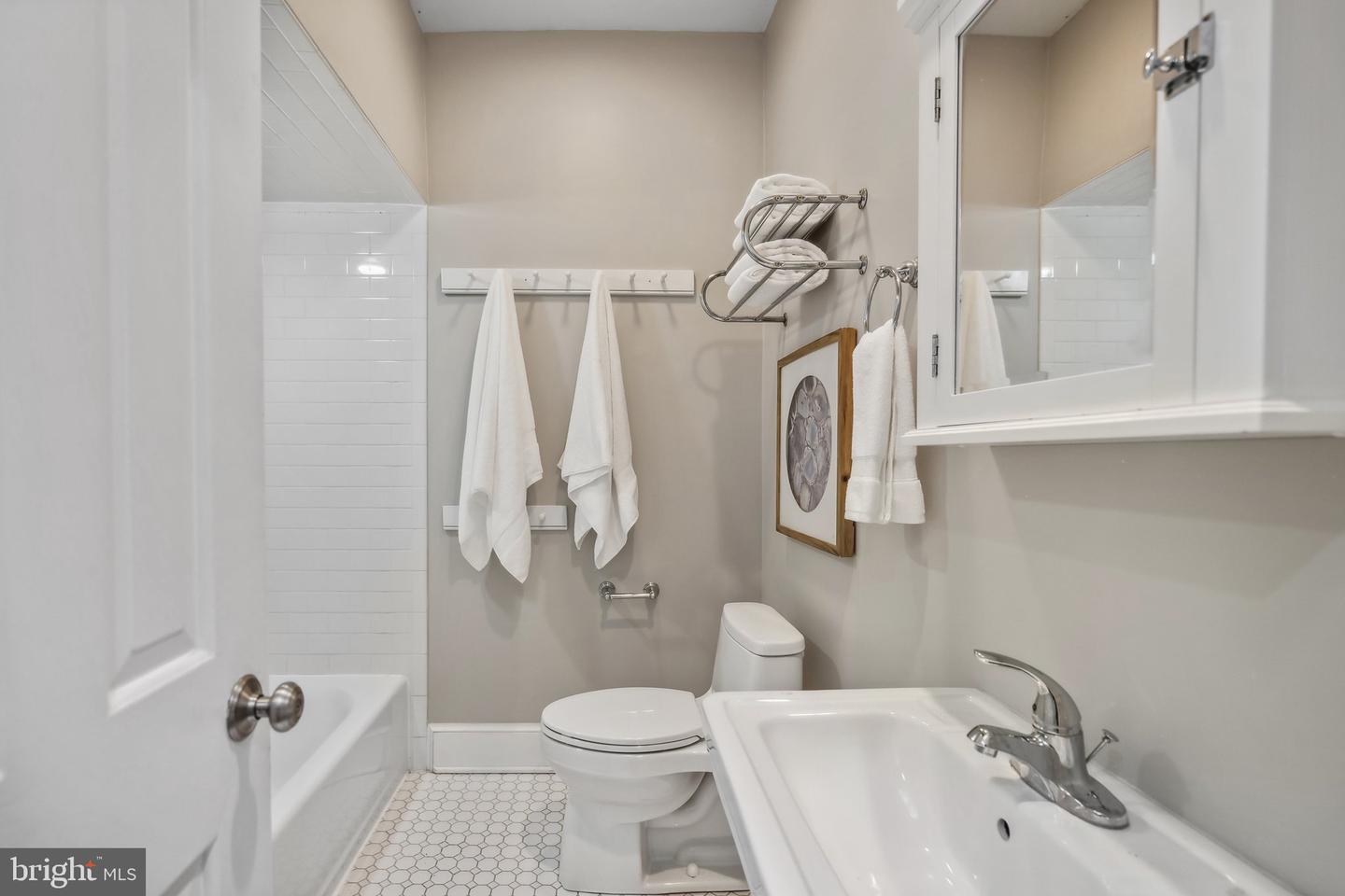 1409 POTOMAC AVE SE, WASHINGTON, District Of Columbia 20003, 2 Bedrooms Bedrooms, ,1 BathroomBathrooms,Residential,For sale,1409 POTOMAC AVE SE,DCDC2168904 MLS # DCDC2168904