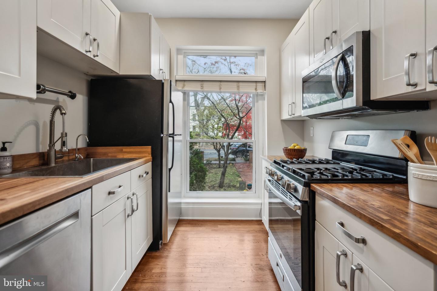 1409 POTOMAC AVE SE, WASHINGTON, District Of Columbia 20003, 2 Bedrooms Bedrooms, ,1 BathroomBathrooms,Residential,For sale,1409 POTOMAC AVE SE,DCDC2168904 MLS # DCDC2168904