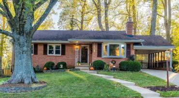 7513 FAIRWOOD LN, FALLS CHURCH, Virginia 22046, 4 Bedrooms Bedrooms, ,3 BathroomsBathrooms,Residential,For sale,7513 FAIRWOOD LN,VAFX2212312 MLS # VAFX2212312