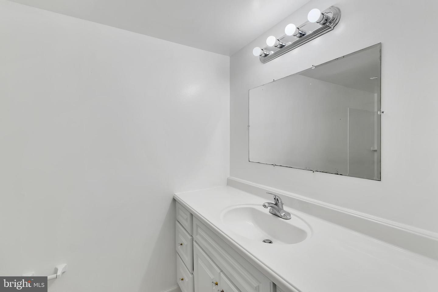 523 N ARMISTEAD ST #102, ALEXANDRIA, Virginia 22312, 2 Bedrooms Bedrooms, ,1 BathroomBathrooms,Residential,For sale,523 N ARMISTEAD ST #102,VAAX2039870 MLS # VAAX2039870