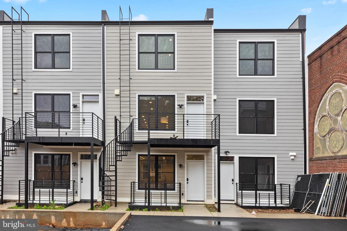 410 D ST SE #B, WASHINGTON, District Of Columbia 20003, 2 Bedrooms Bedrooms, ,2 BathroomsBathrooms,Residential,For sale,410 D ST SE #B,DCDC2170324 MLS # DCDC2170324