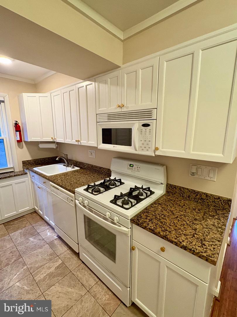 469 NW RIDGE ST NW #1, WASHINGTON, District Of Columbia 20001, 1 Bedroom Bedrooms, 4 Rooms Rooms,1 BathroomBathrooms,Residential,For sale,469 NW RIDGE ST NW #1,DCDC2141168 MLS # DCDC2141168