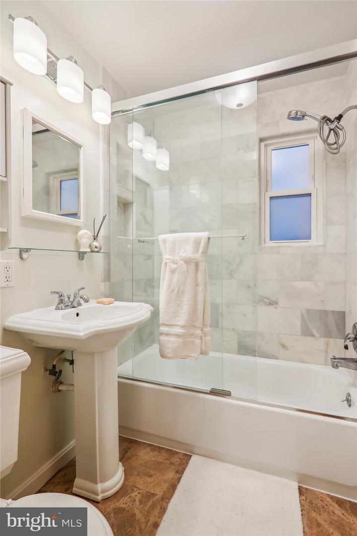 469 NW RIDGE ST NW #1, WASHINGTON, District Of Columbia 20001, 1 Bedroom Bedrooms, 4 Rooms Rooms,1 BathroomBathrooms,Residential,For sale,469 NW RIDGE ST NW #1,DCDC2141168 MLS # DCDC2141168