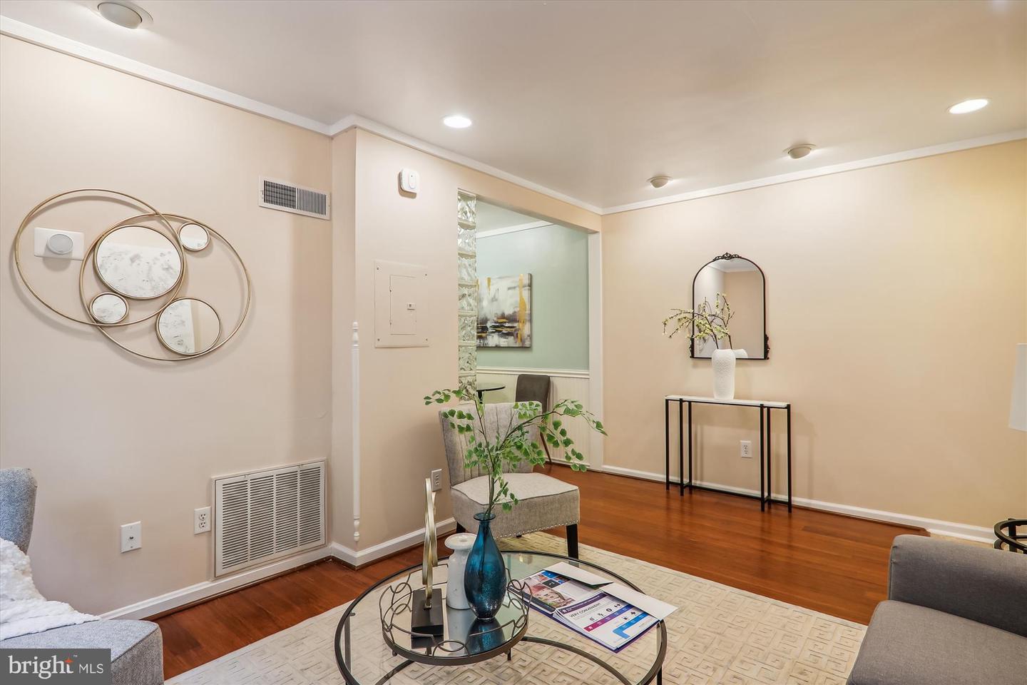 469 NW RIDGE ST NW #1, WASHINGTON, District Of Columbia 20001, 1 Bedroom Bedrooms, 4 Rooms Rooms,1 BathroomBathrooms,Residential,For sale,469 NW RIDGE ST NW #1,DCDC2141168 MLS # DCDC2141168